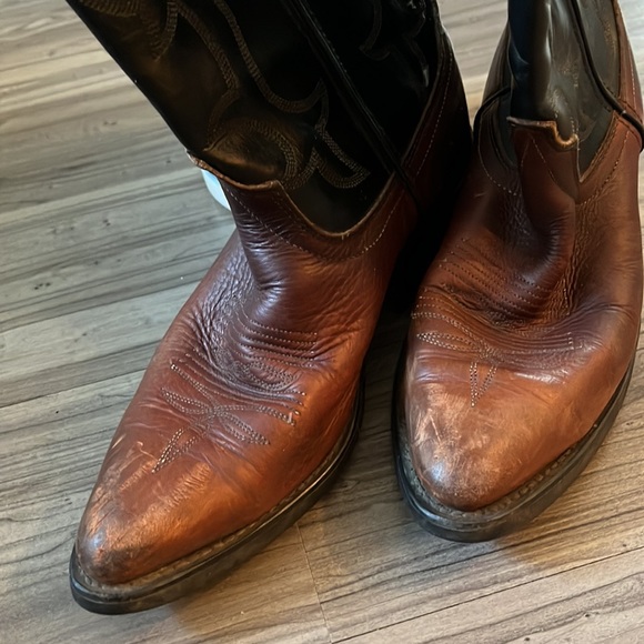 Laredo mens SZ 7 D cowboy boots. Preowned in good condition. - Picture 2 of 6